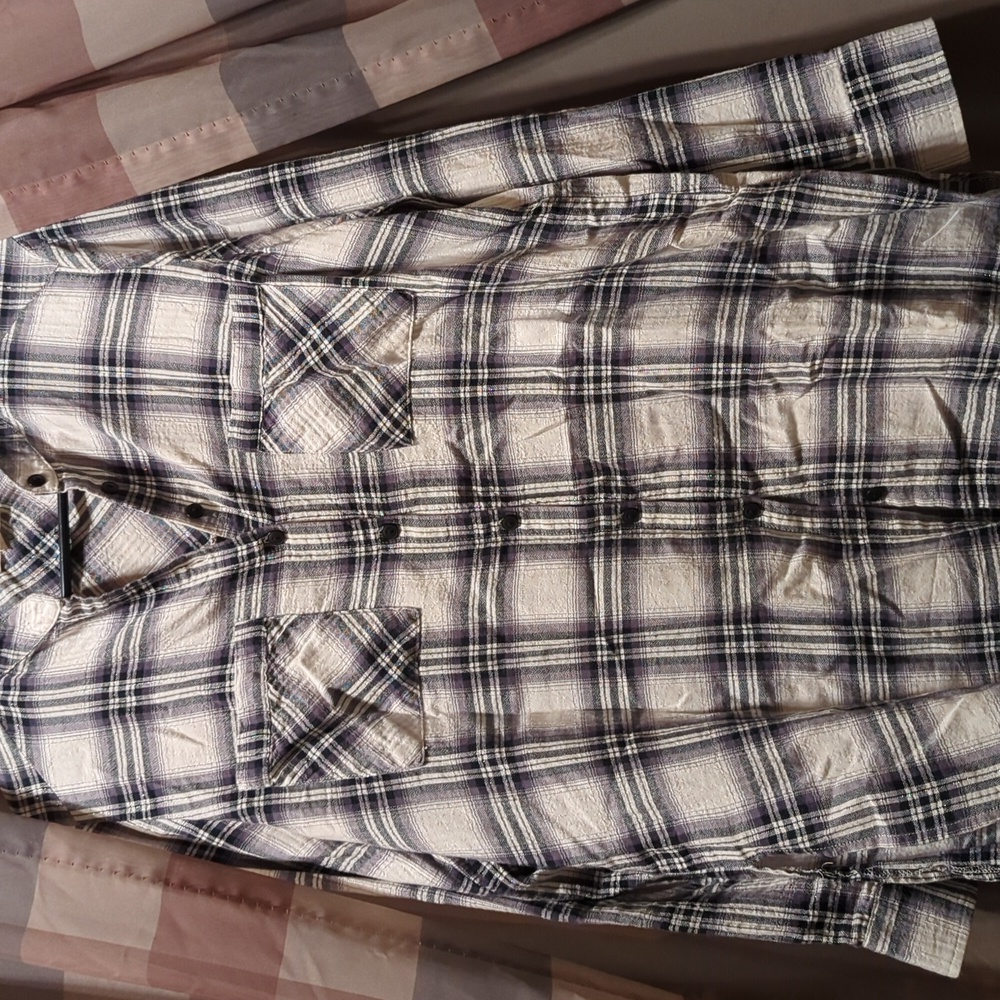 Size M black white with silver threaded within blouse
